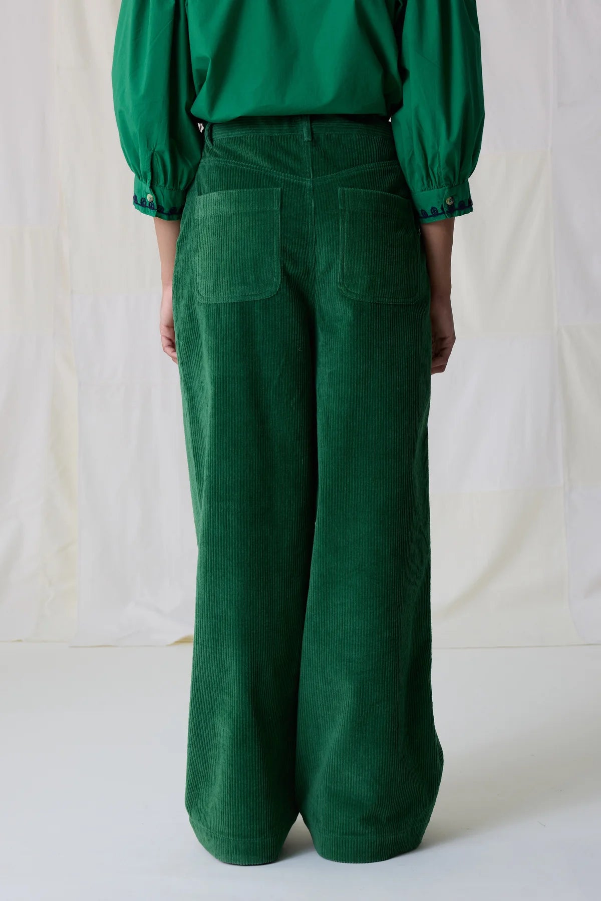 Leon & Harper Philou Plain Paint - Green