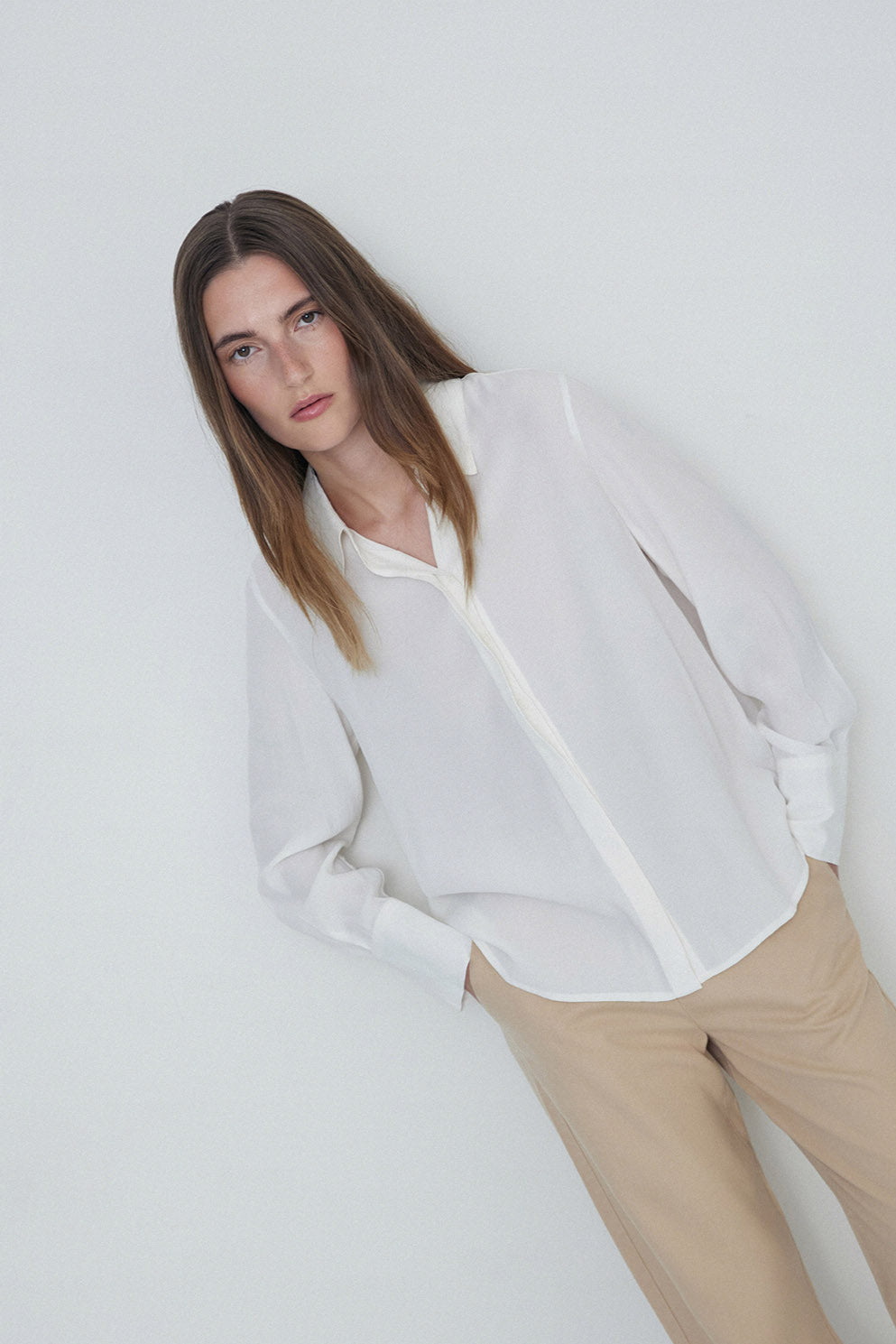 Beige straight leg trouser with elastic back and button and fly front closure. Back and side pockets.