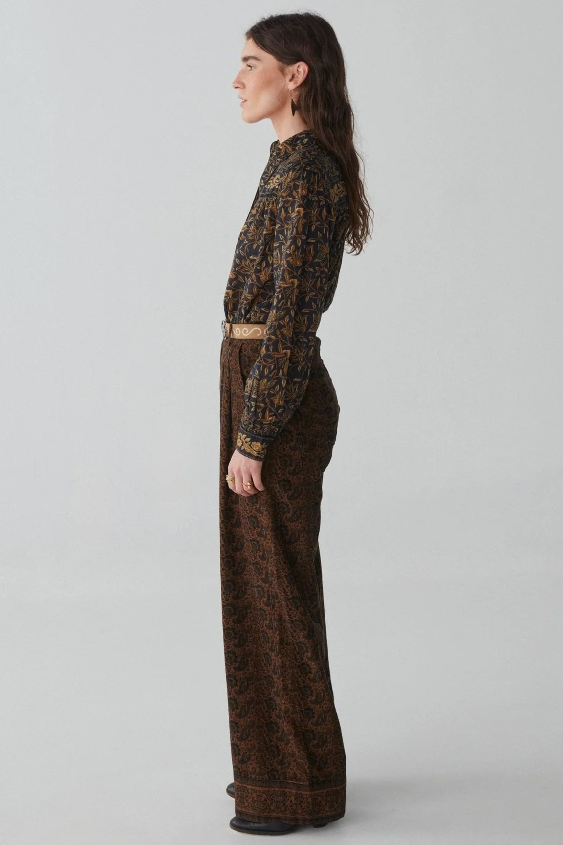 Shirt with a rich, hand-drawn floral print in deep golden and earthy tone