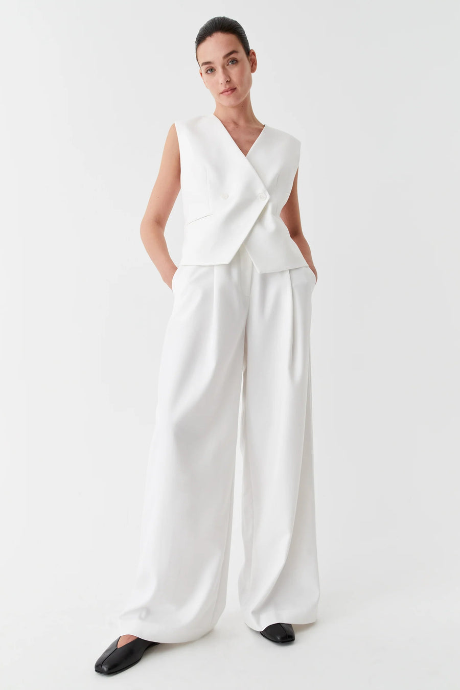 Wide leg full length trouser in ivory with front pleat.  