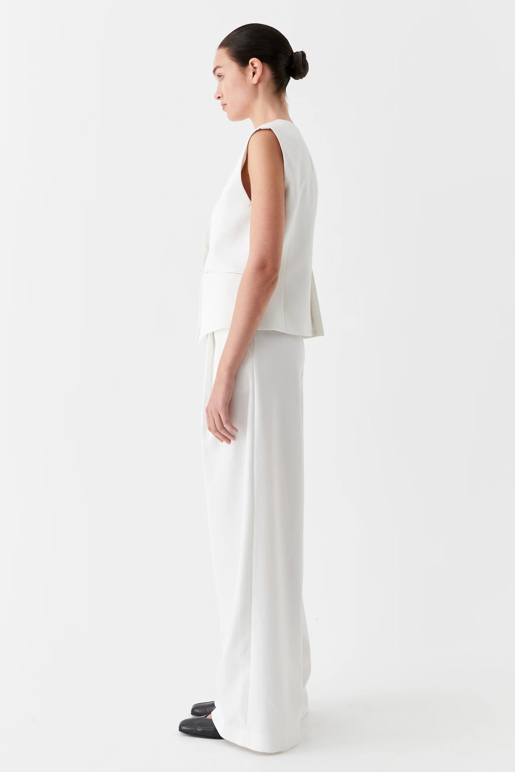 Wide leg full length trouser in ivory with front pleat.  