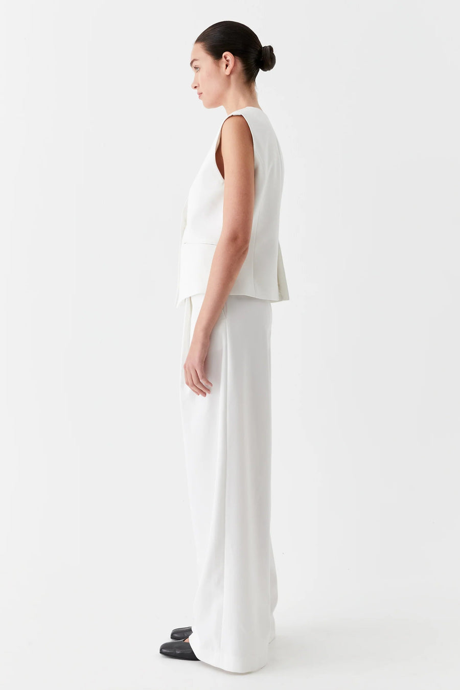 Wide leg full length trouser in ivory with front pleat.  