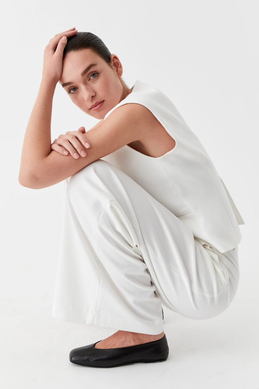 Wide leg full length trouser in ivory with front pleat.  