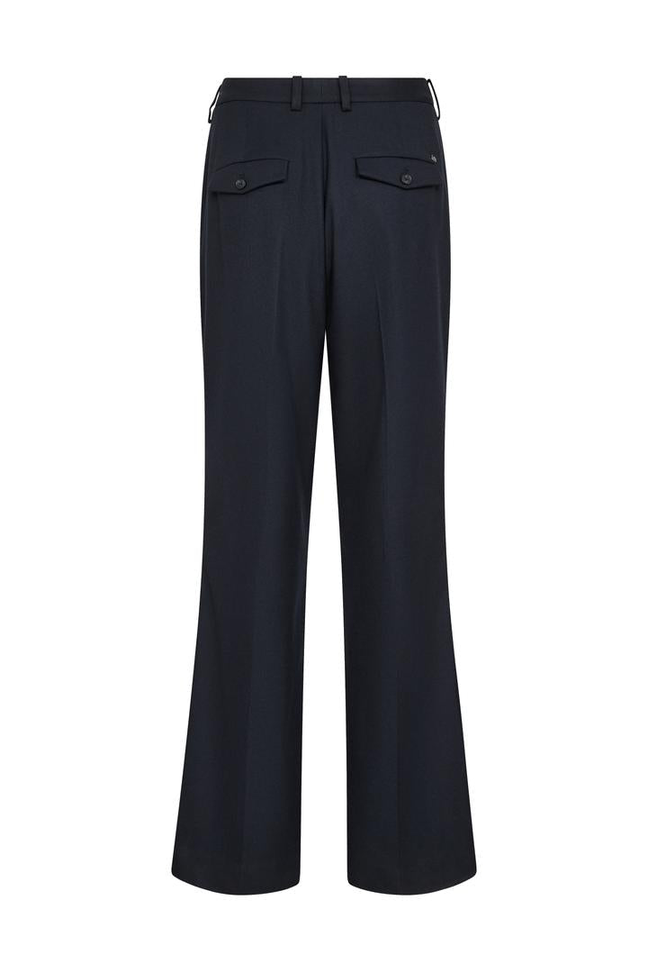 Mid rise tailored pant with slight flare in Deep Navy. 