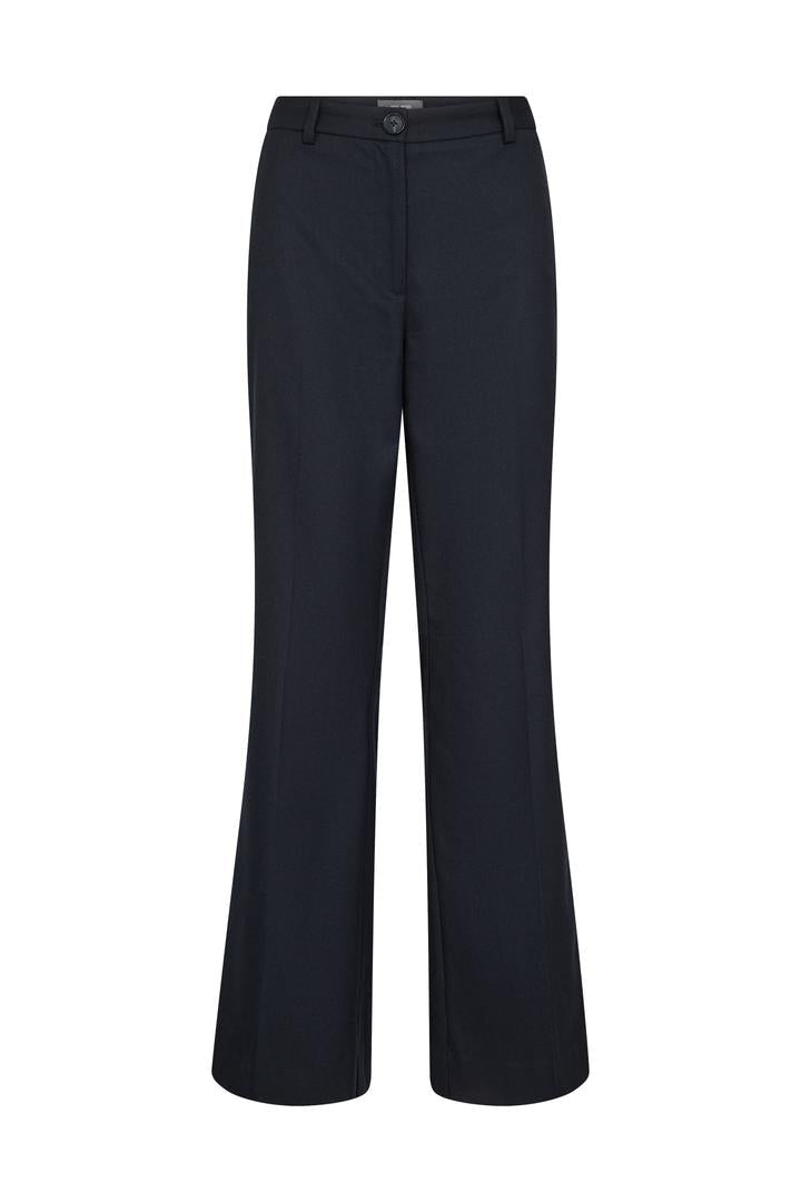 Mid rise tailored pant with slight flare in Deep Navy. 