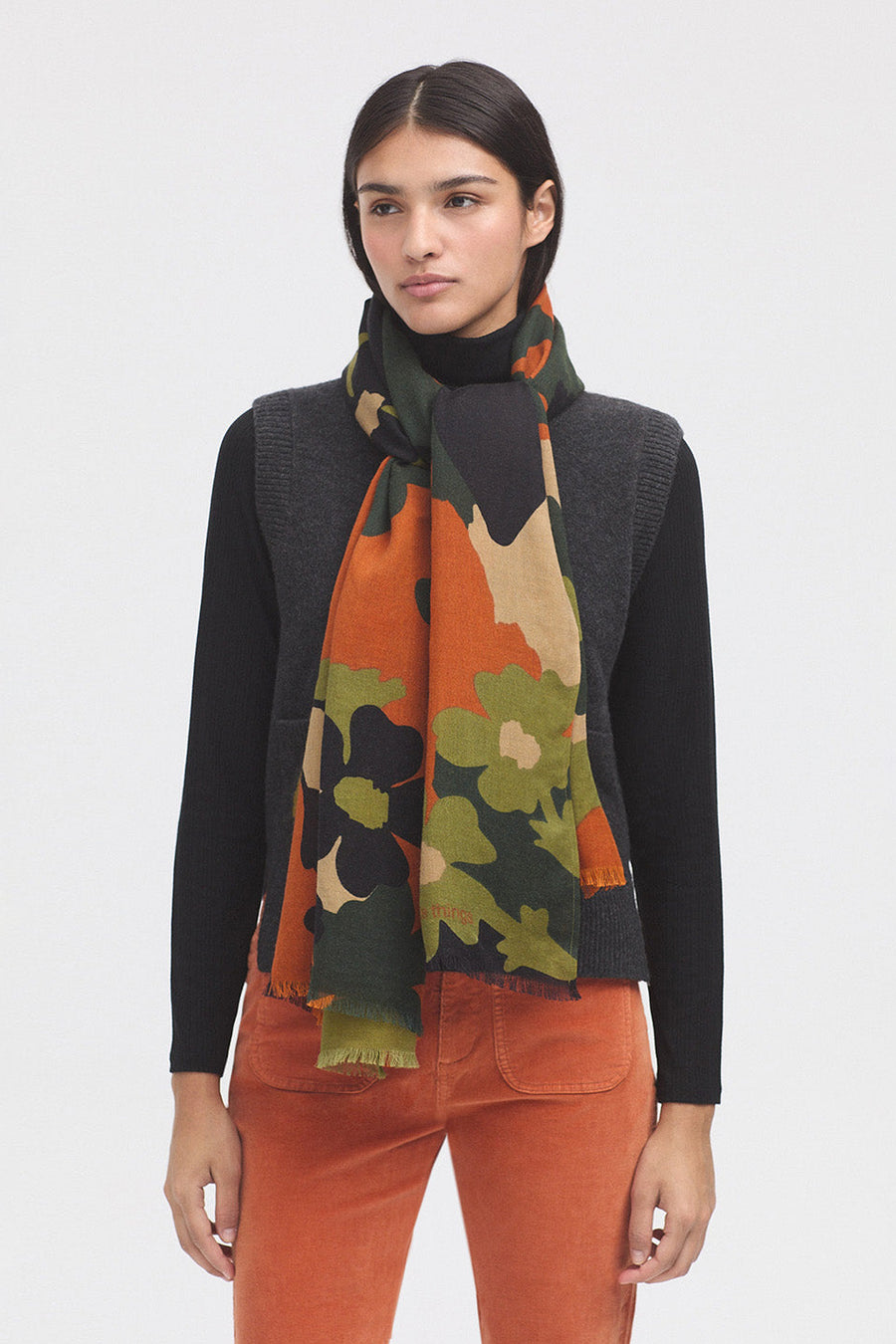 Shawl with all over floral print 