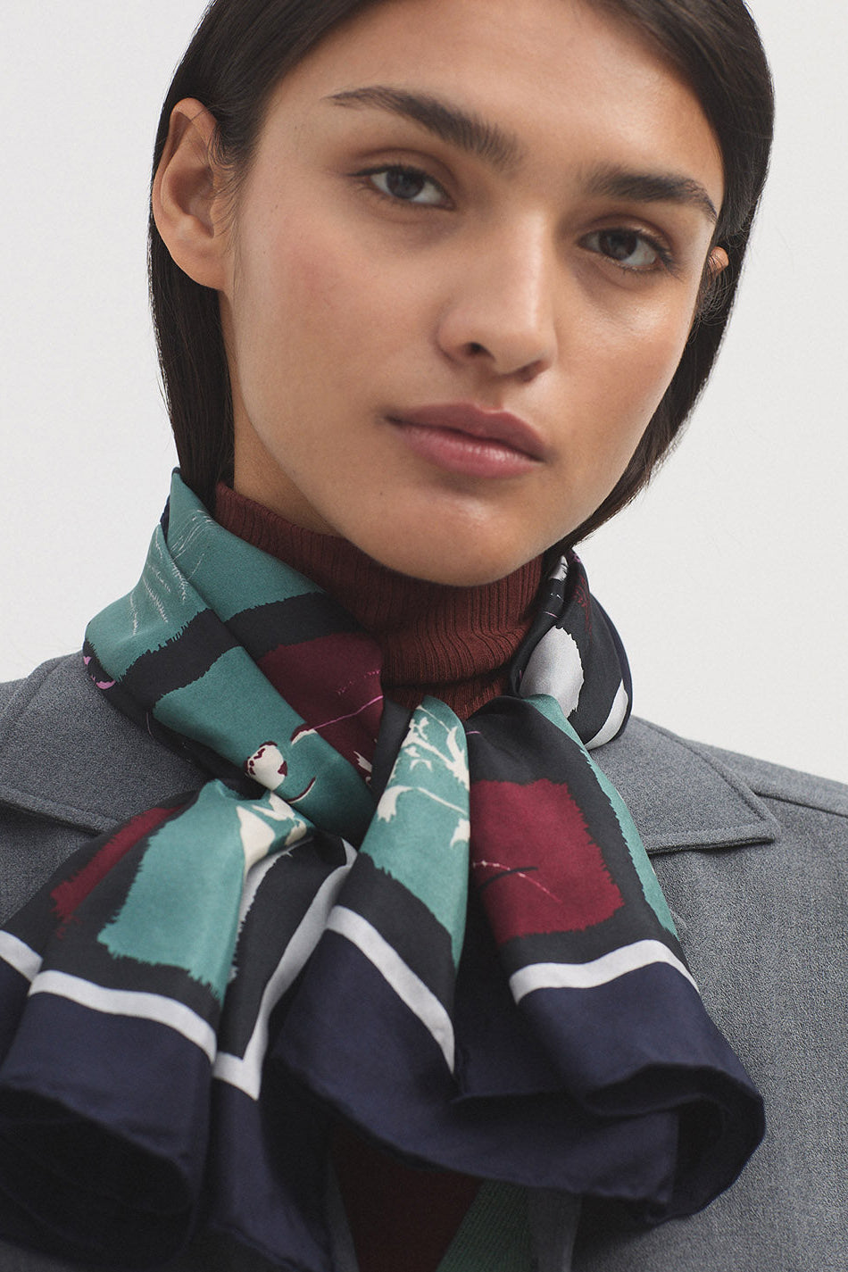 Colorful silk scarf with allover floral print. 