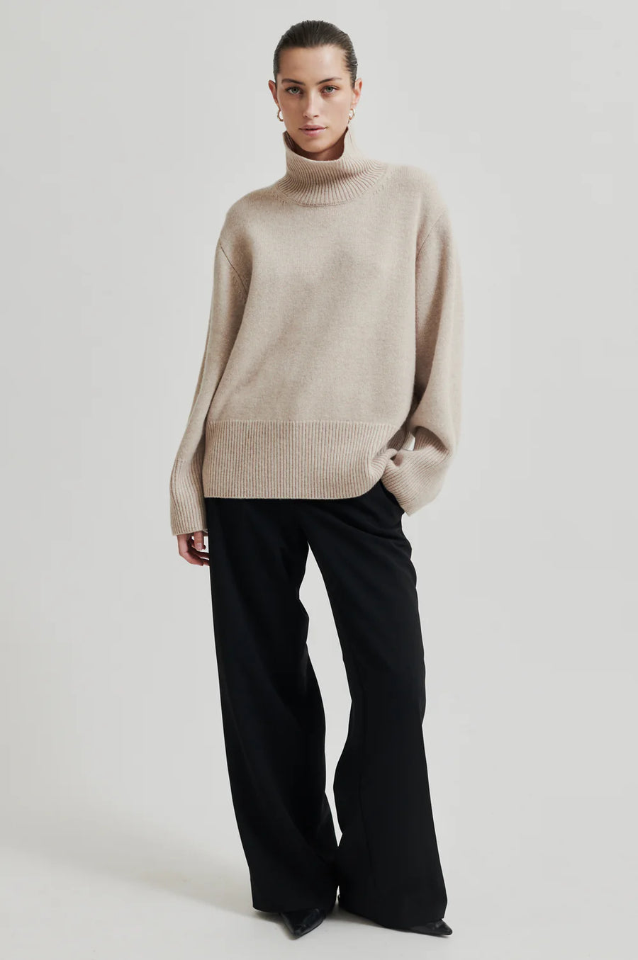 Turtle neck long sleeve sweater in cream. Wide fit.