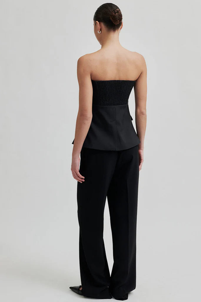 Mid waist wide leg pants in black with plated front back pockets. 
