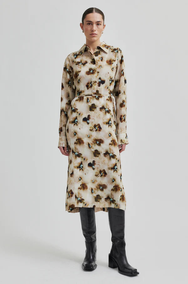Long sleeve midi dress with long sleeves and all over floral print on a beige base. 