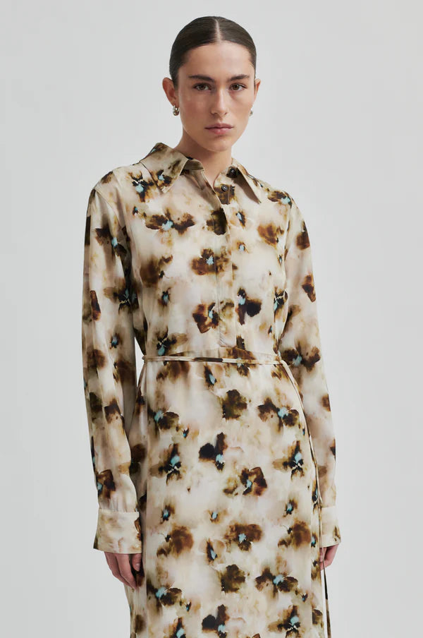 Long sleeve midi dress with long sleeves and all over floral print on a beige base. 