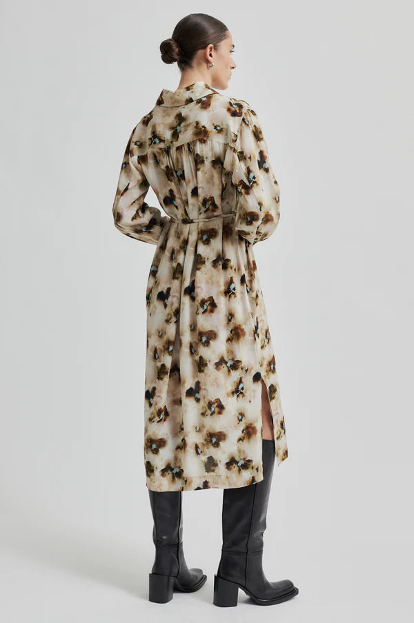 Long sleeve midi dress with long sleeves and all over floral print on a beige base. 
