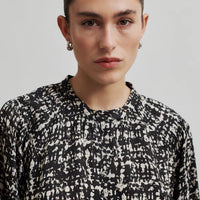 Long Sleeve shirt with round neckline and all over monochrome print. 