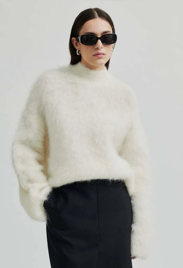 High neck alpaca stretchy and soft sweater in eggnogg (cream)
