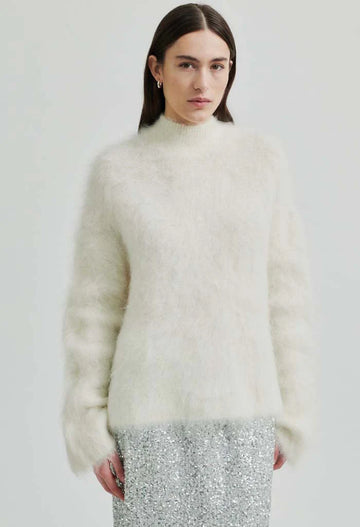 High neck alpaca stretchy and soft sweater in eggnogg (cream)
