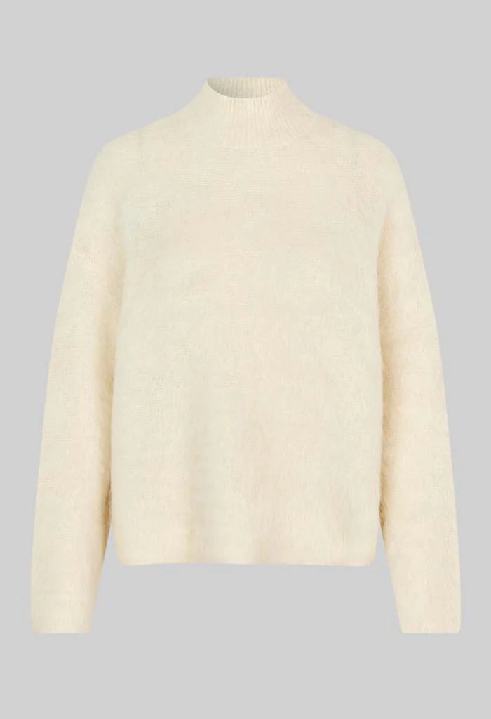 High neck alpaca stretchy and soft sweater in eggnogg (cream)