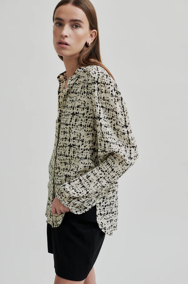 Long sleeve shirt with all over print in a cream base with black print. 