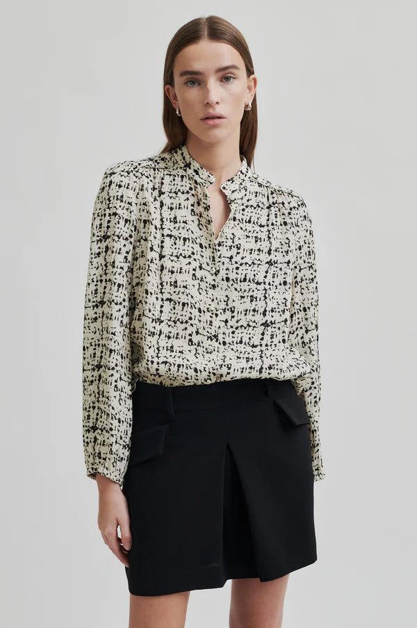 Long sleeve shirt with all over print in a cream base with black print. 