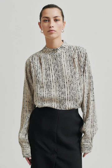 Monochrome shirt with cream base and black print. High neck and long sleeves in a drapy viscose fabric. 