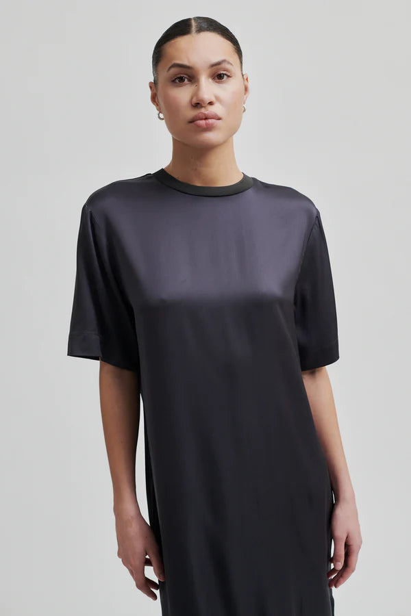 Second Female short sleeve midi dress close up 