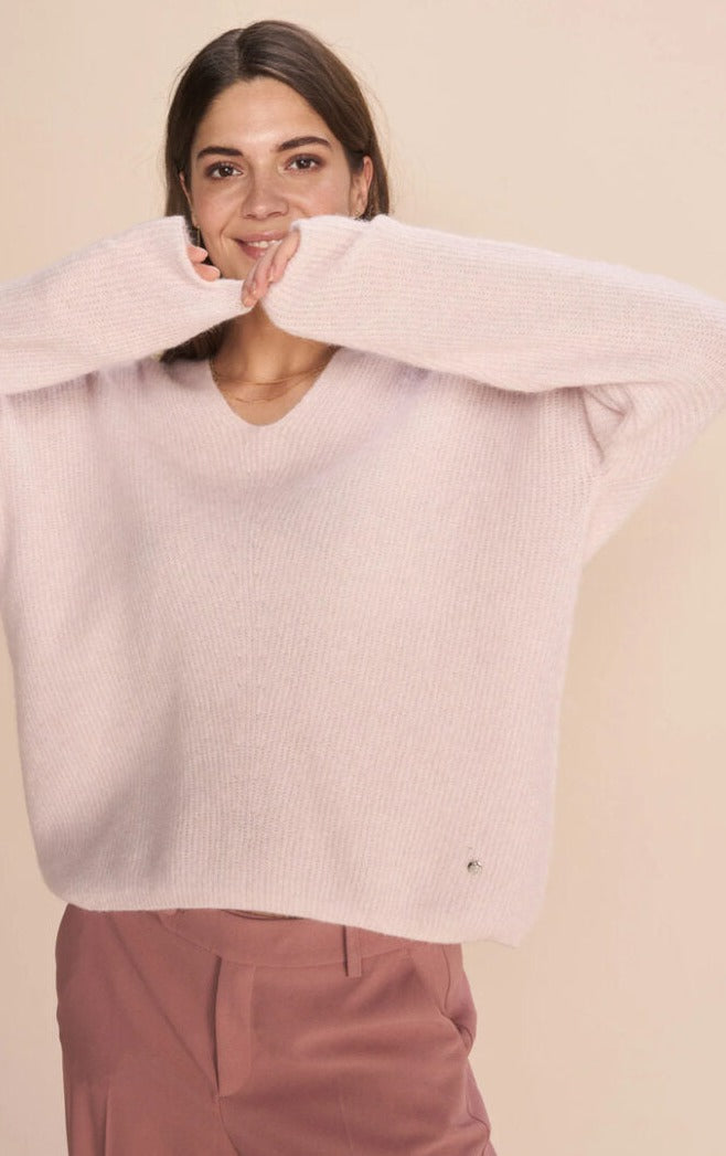 Long sleeve V neck over size sweater with slight rib look in ballet pink. 