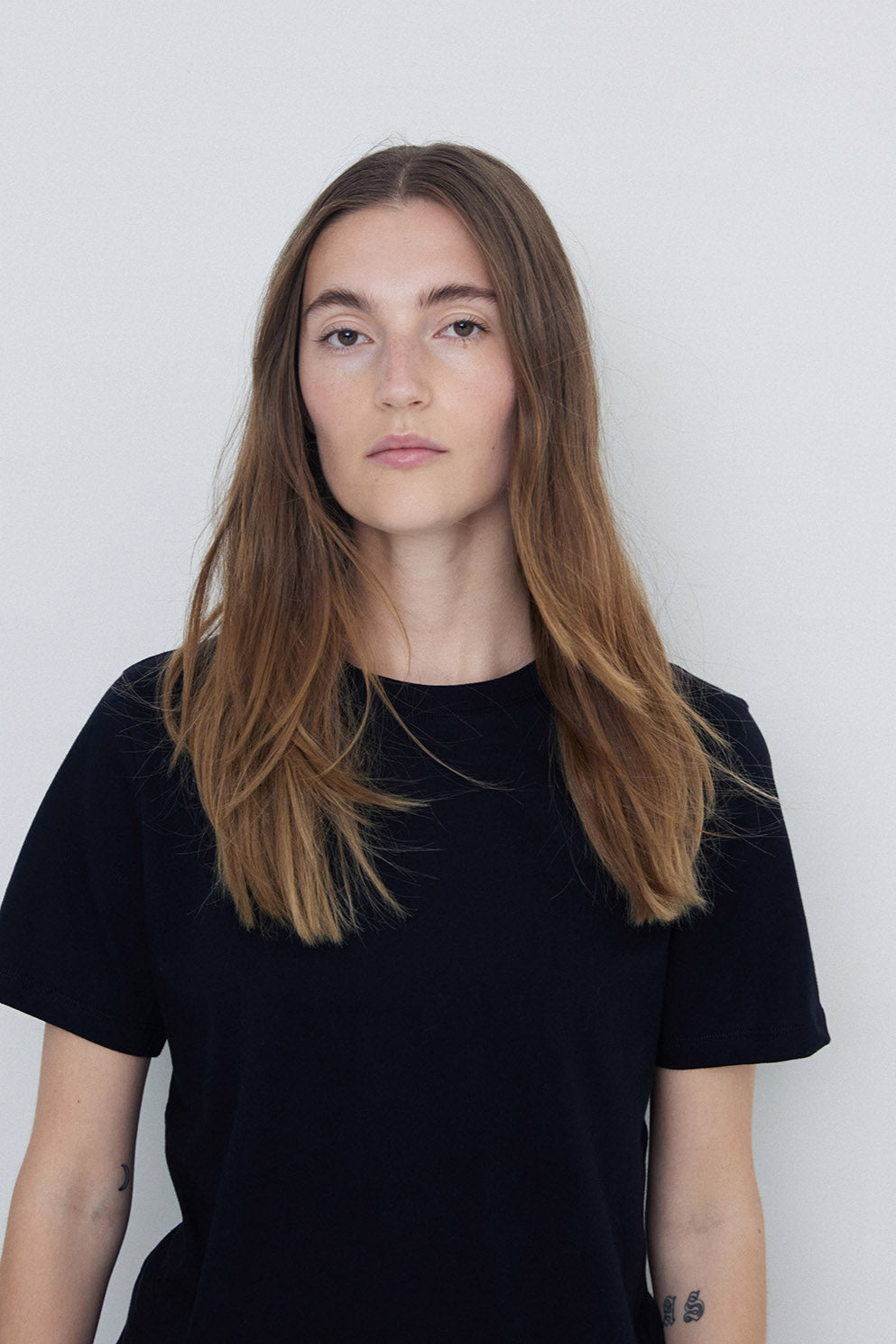 Round neck short sleeve tee black