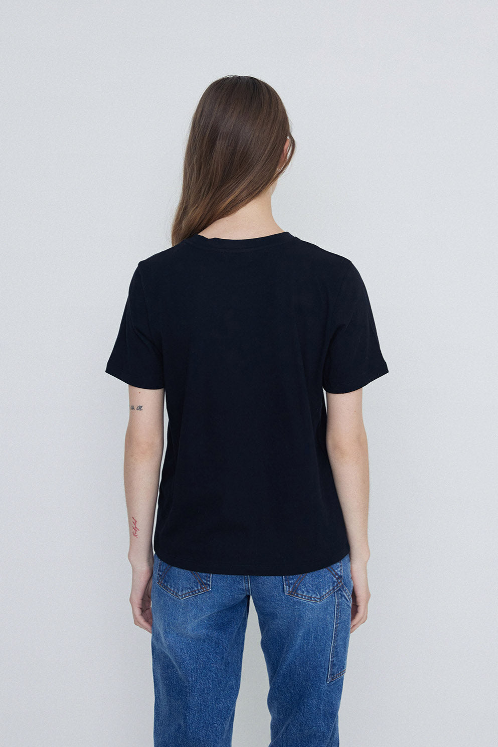 Round neck short sleeve tee black back