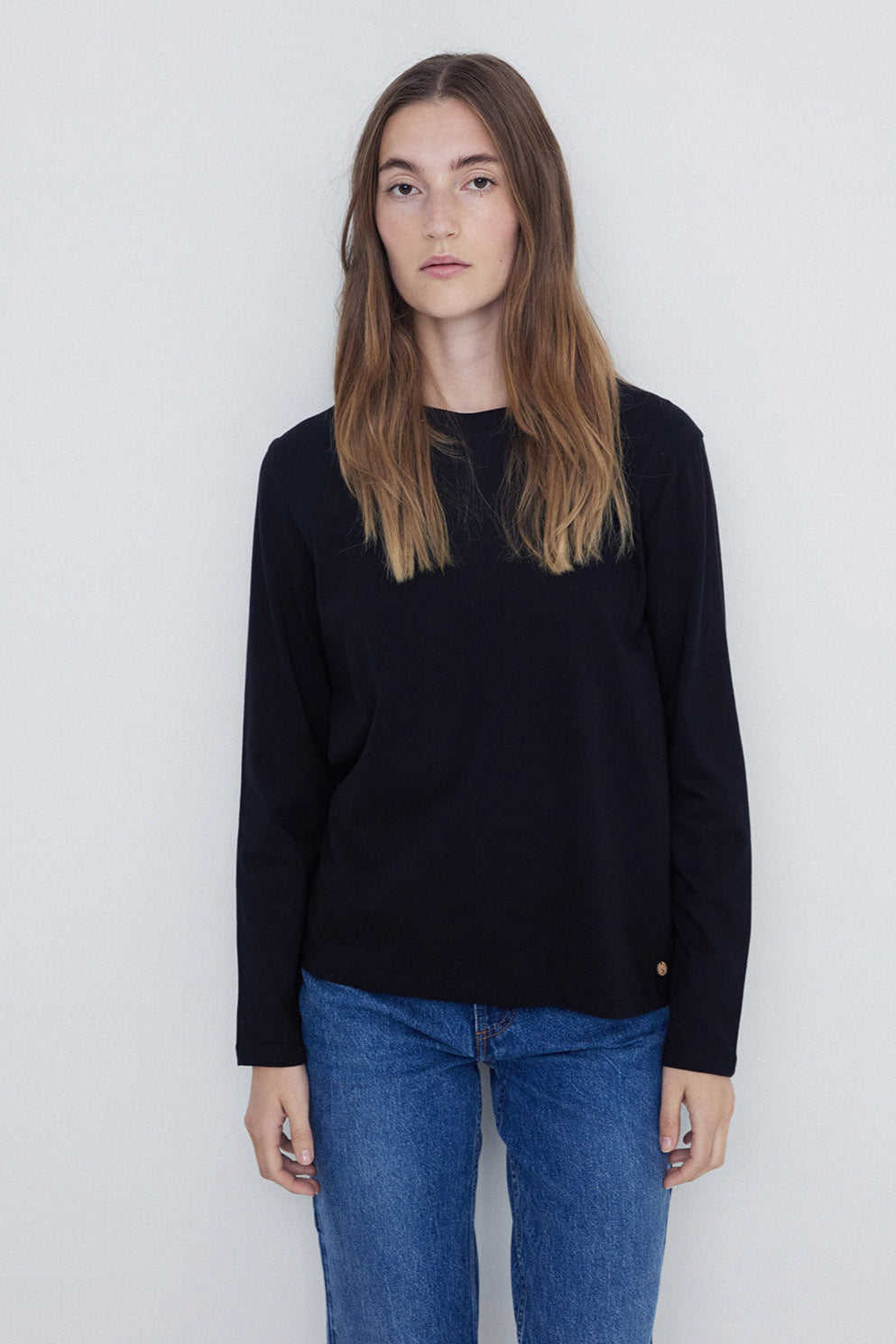Black round neck long sleeve tee. 