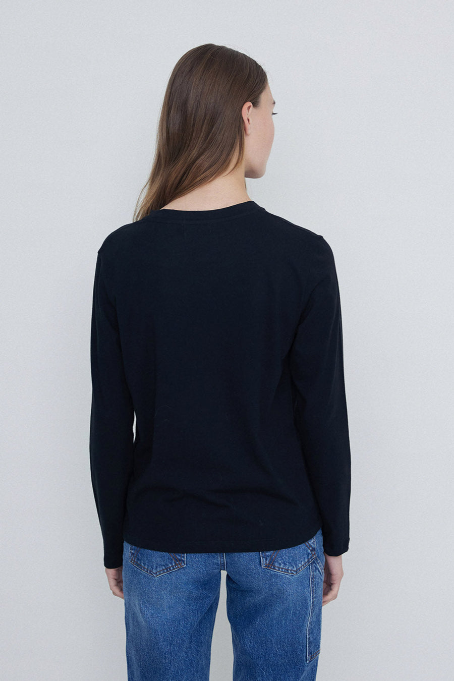 Black round neck long sleeve tee back. 