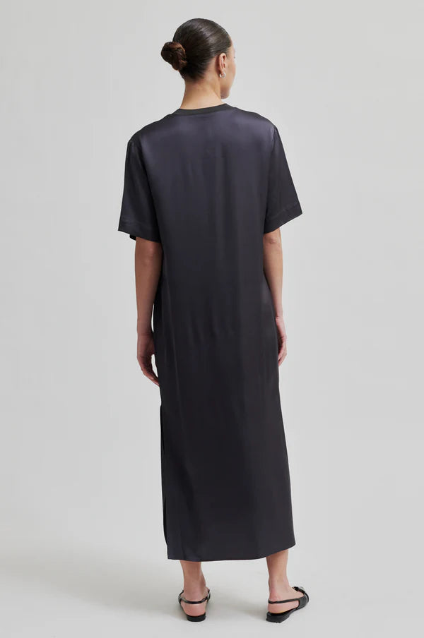 Black shot sleeve midi dress back